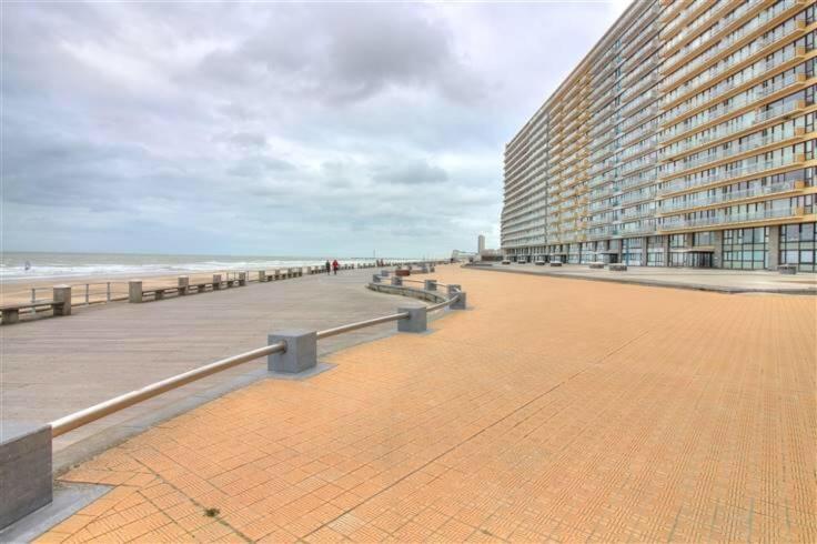 Panoramic Seaview Apartment With Free Private Garage 奥斯滕德 外观 照片
